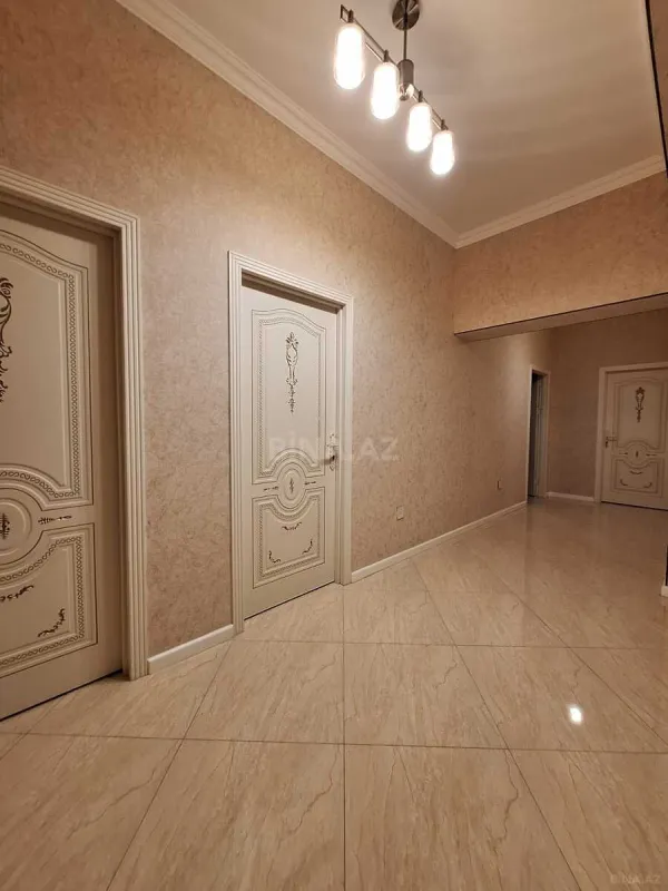 Satılır 3 otaqlı mənzil 122 m²