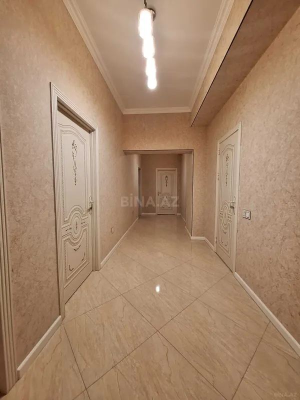 Satılır 3 otaqlı mənzil 122 m²