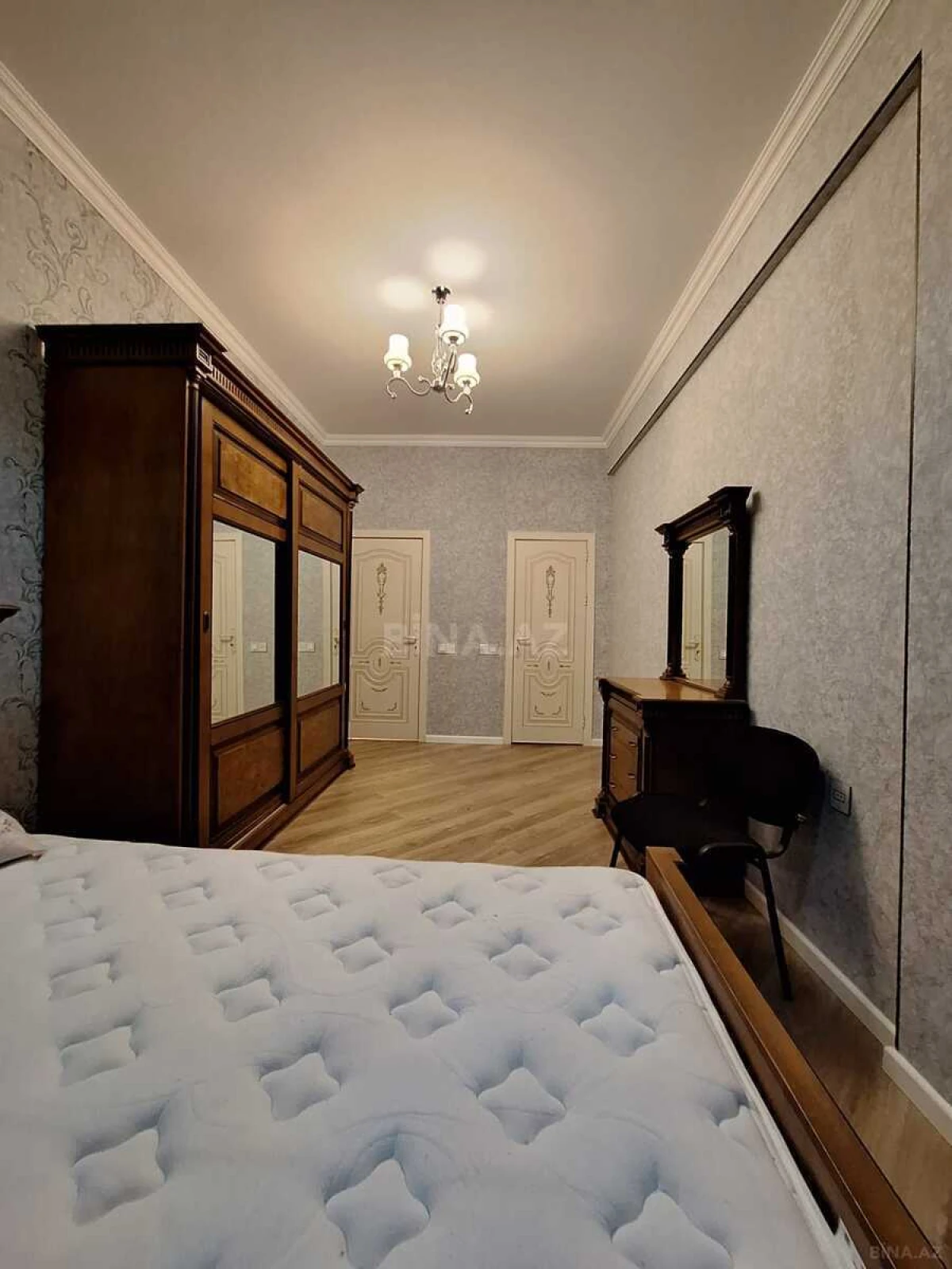 Satılır 3 otaqlı mənzil 122 m²