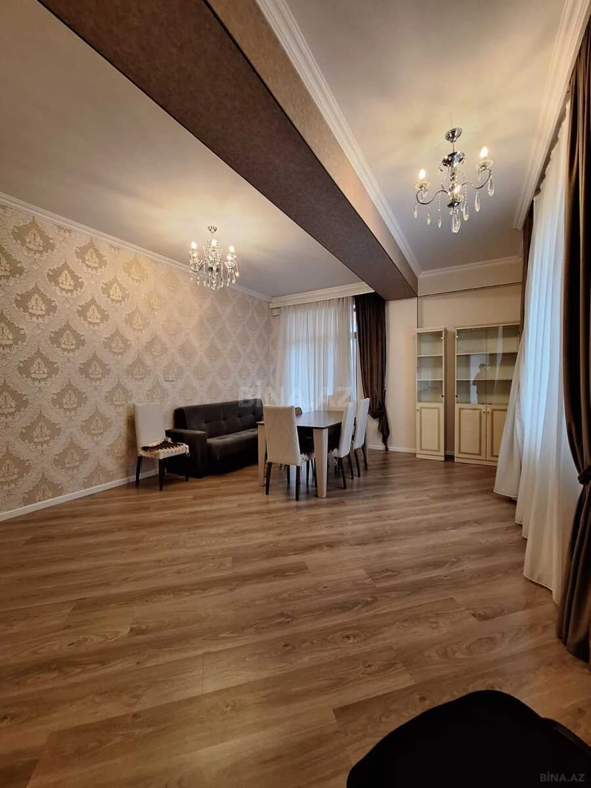 Satılır 3 otaqlı mənzil 122 m²