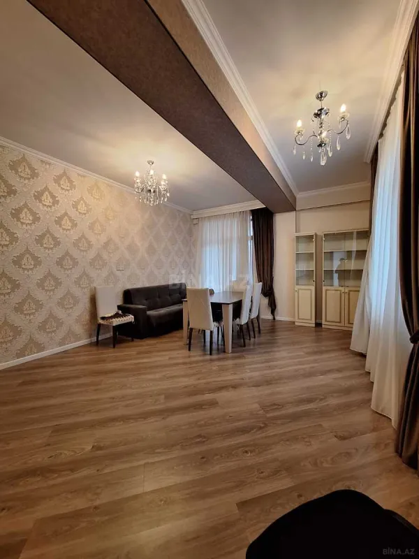 Satılır 3 otaqlı mənzil 122 m²