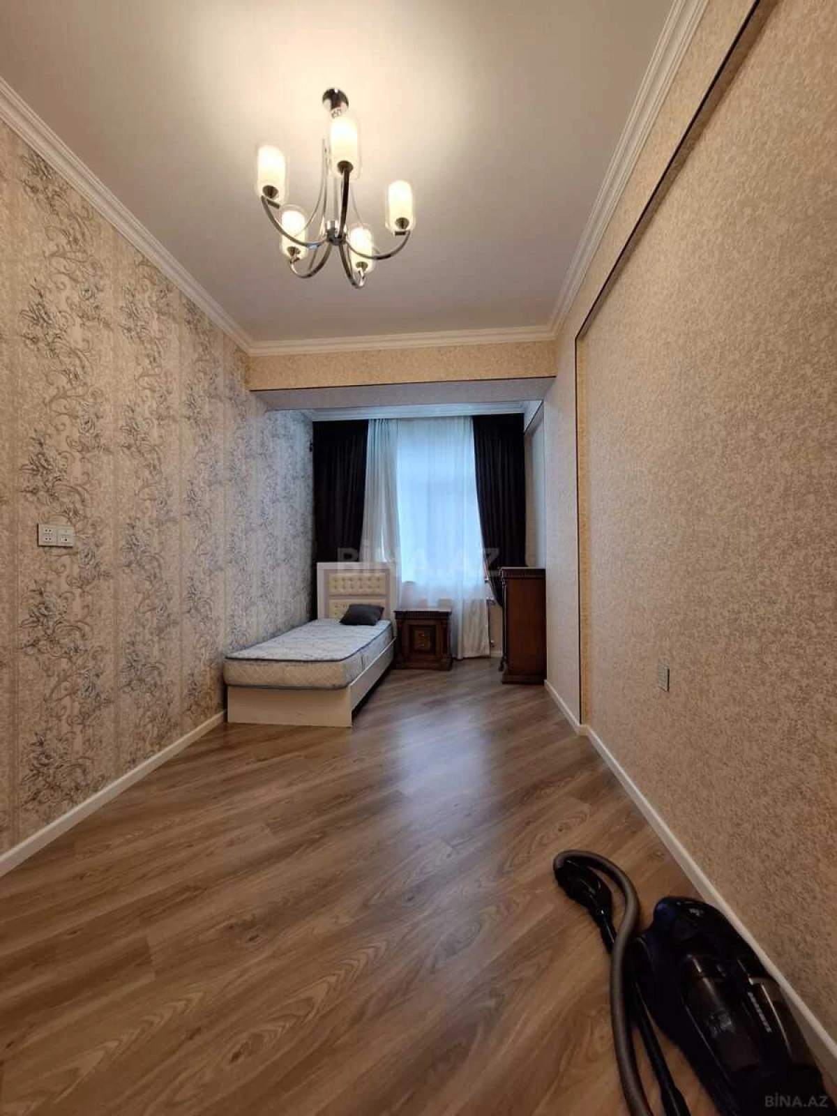Satılır 3 otaqlı mənzil 122 m²