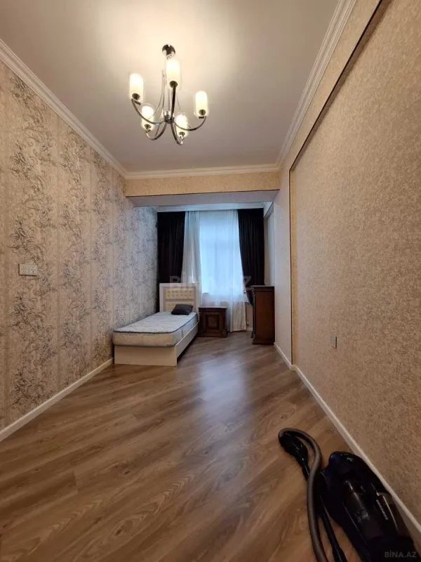 Satılır 3 otaqlı mənzil 122 m²