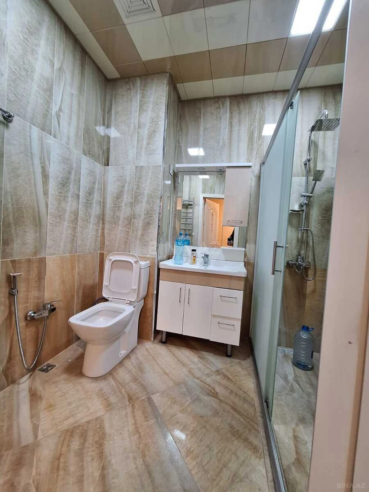 Satılır 3 otaqlı mənzil 122 m²
