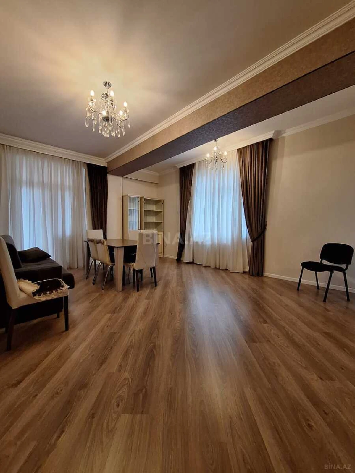 Satılır 3 otaqlı mənzil 122 m²