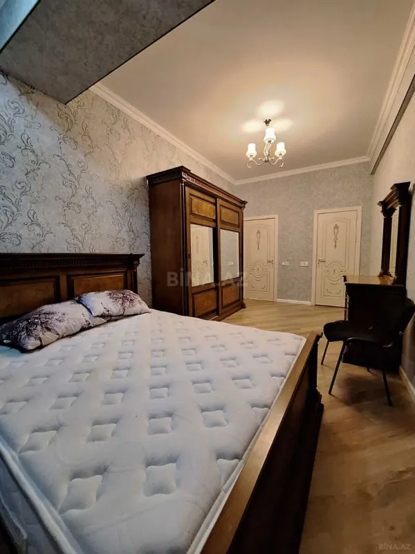 Satılır 3 otaqlı mənzil 122 m²