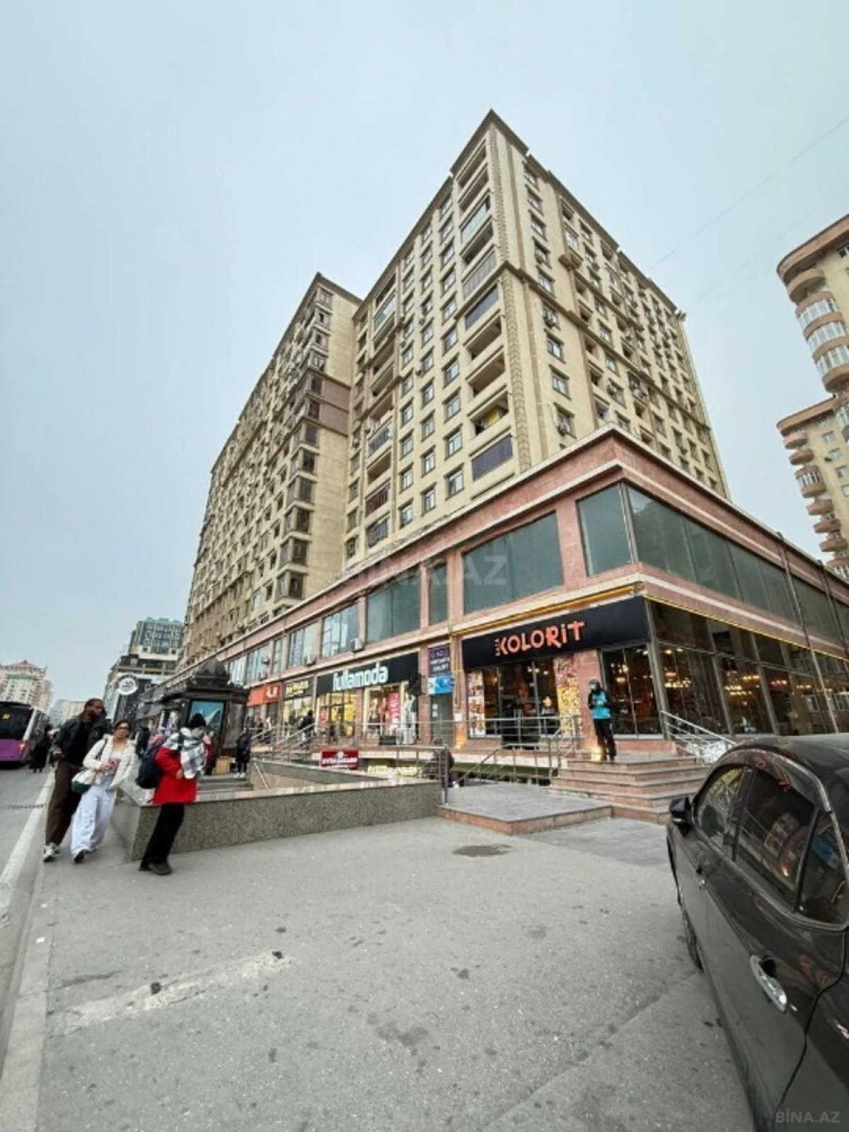 Satılır 3 otaqlı mənzil 122 m²