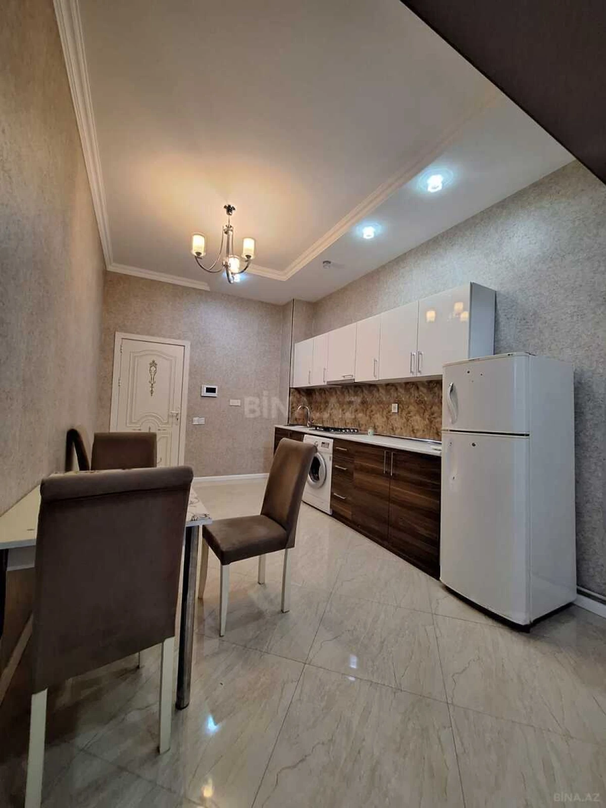 Satılır 3 otaqlı mənzil 122 m²