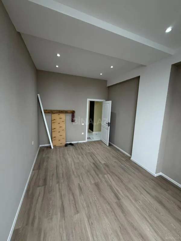 Kirayə verilir 3 otaqlı mənzil 130 m²