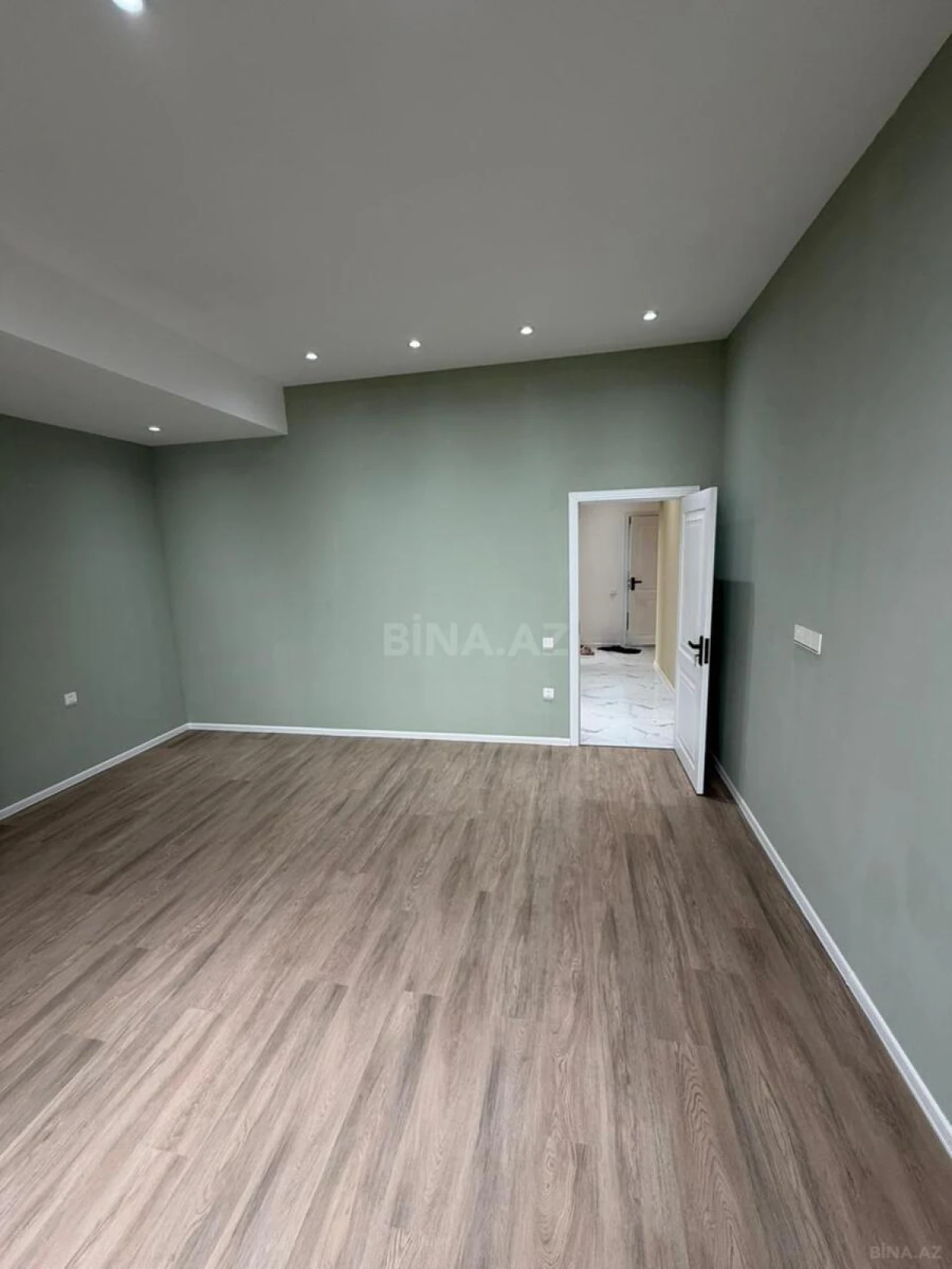 Kirayə verilir 3 otaqlı mənzil 130 m²