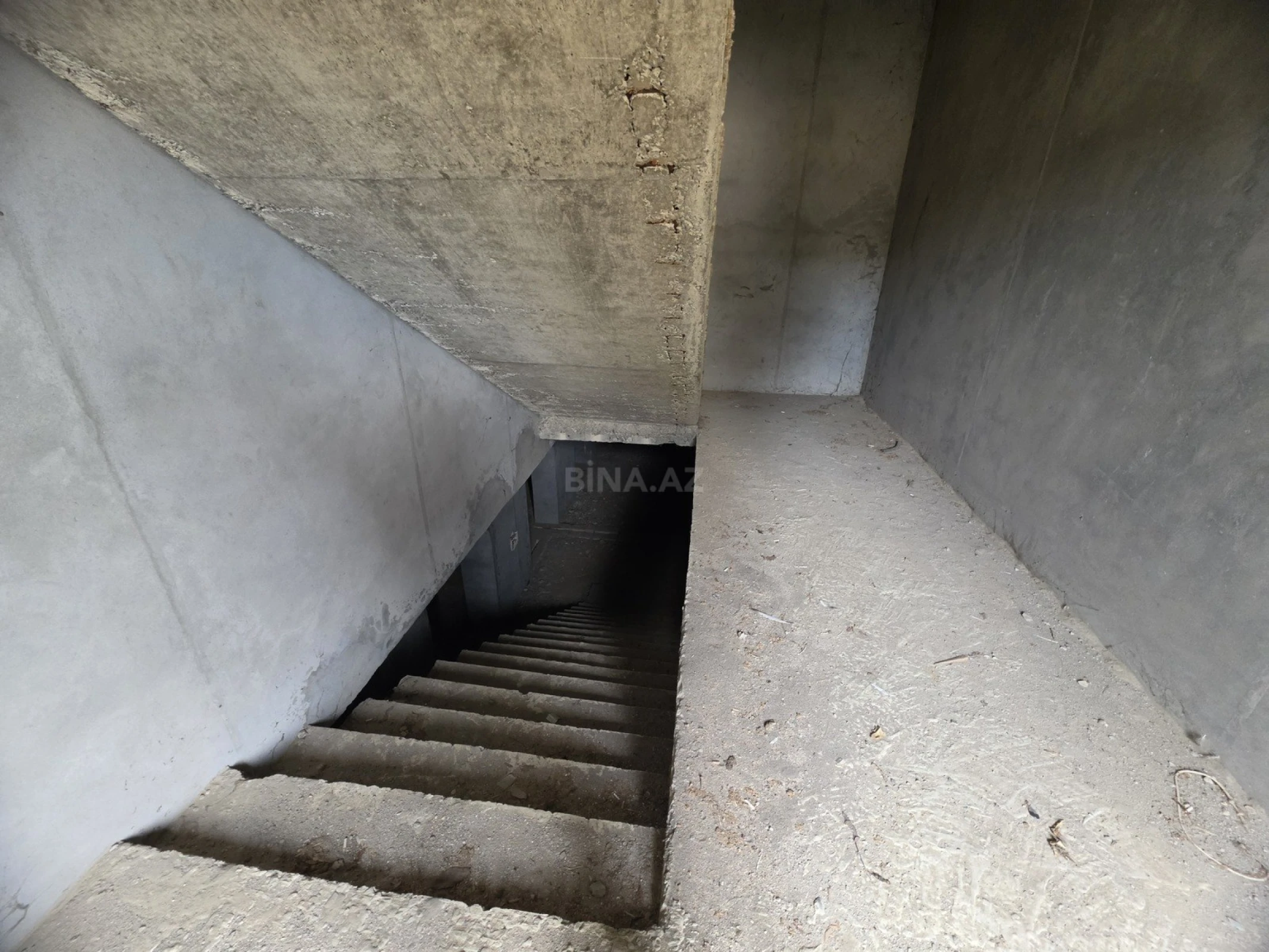 Satılır 10 otaqlı həyət evi 650 m²