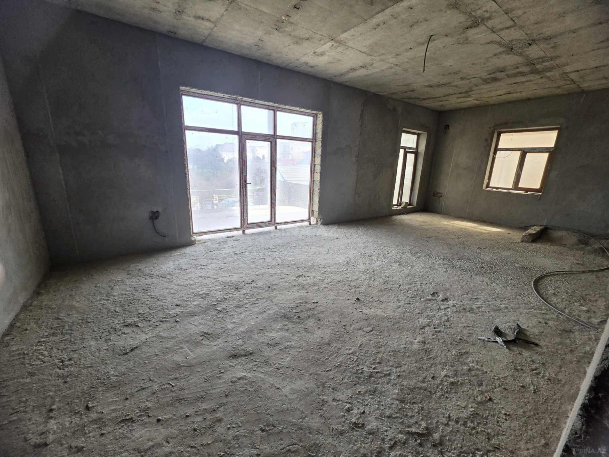 Satılır 10 otaqlı həyət evi 650 m²