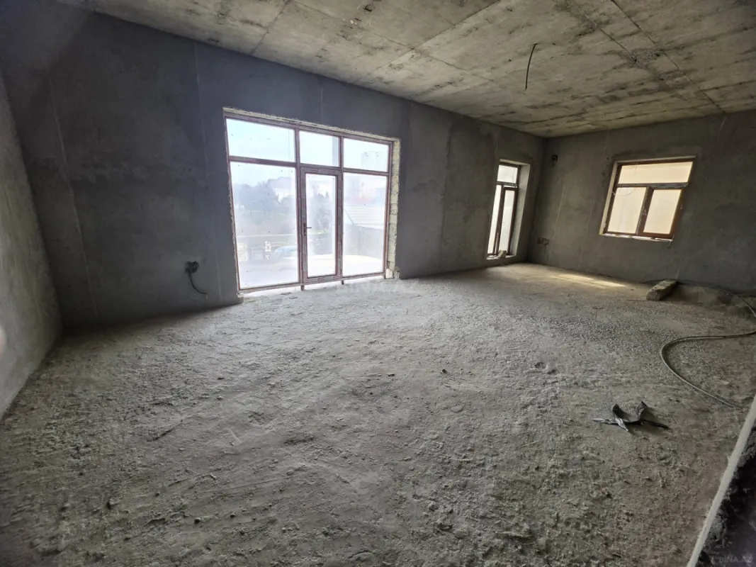 Satılır 10 otaqlı həyət evi 650 m²