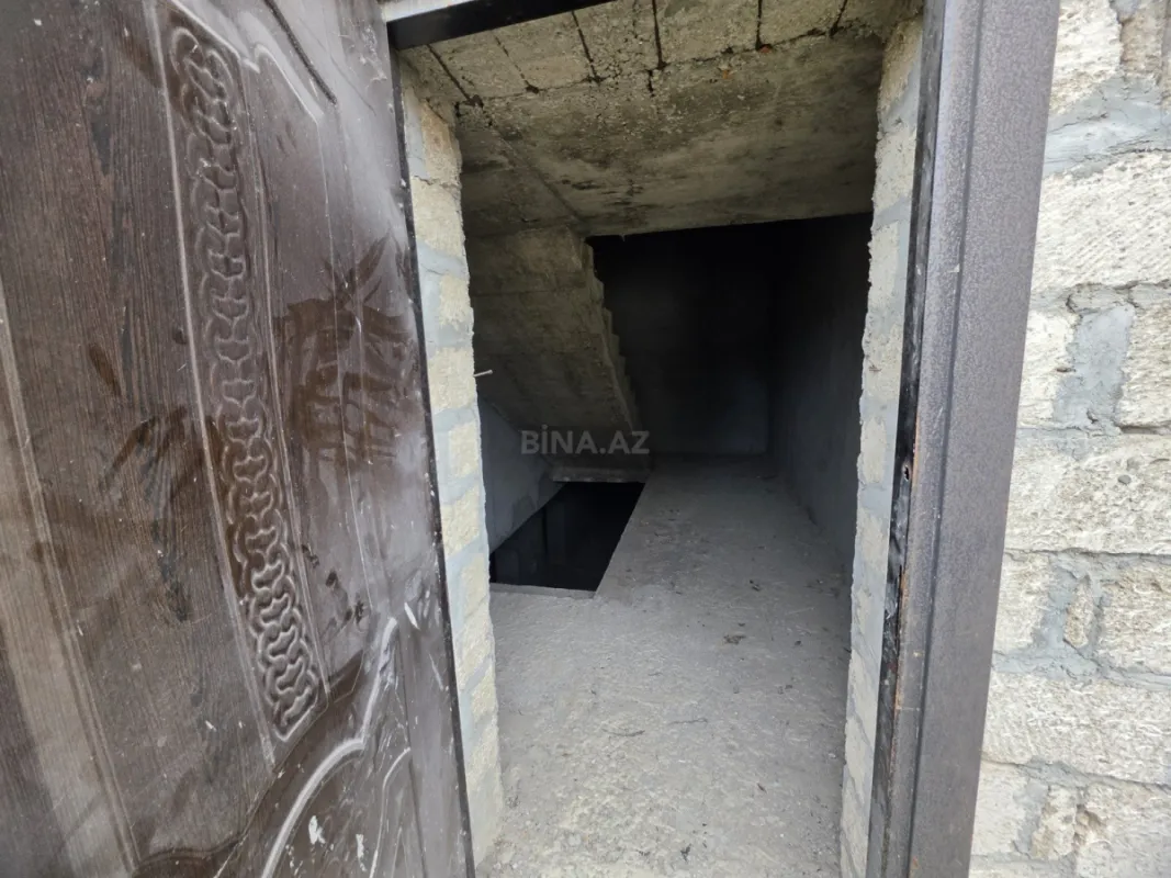 Satılır 10 otaqlı həyət evi 650 m²