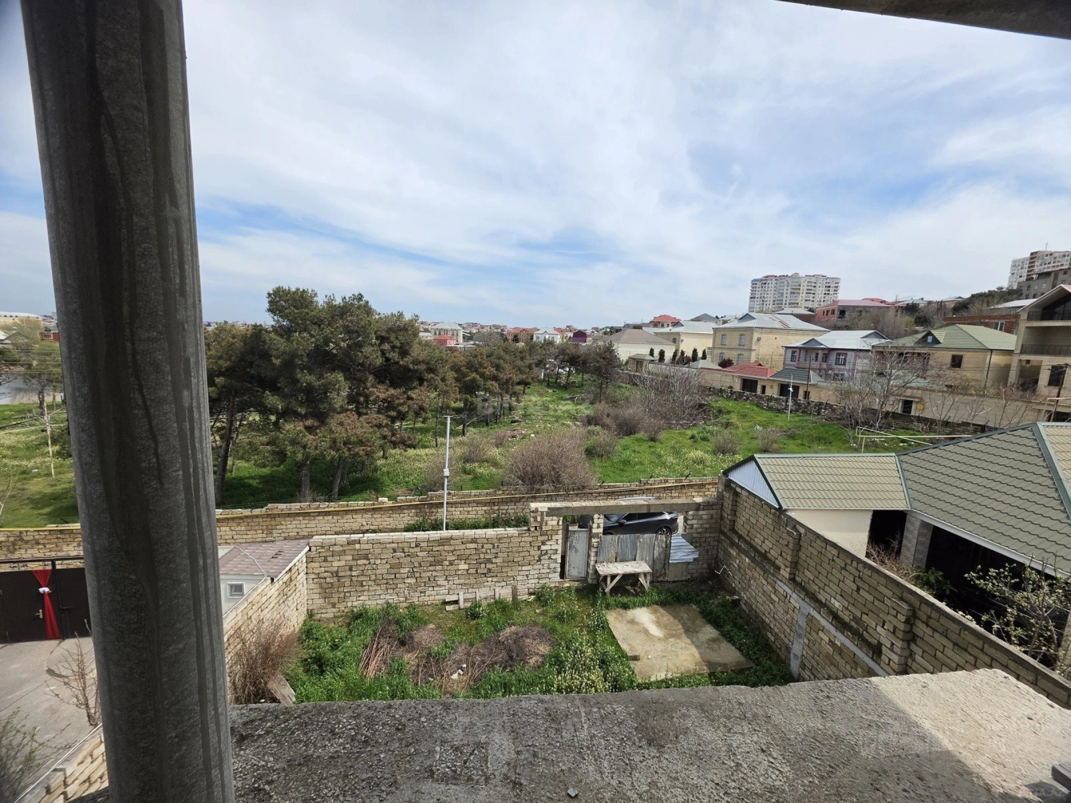 Satılır 10 otaqlı həyət evi 650 m²