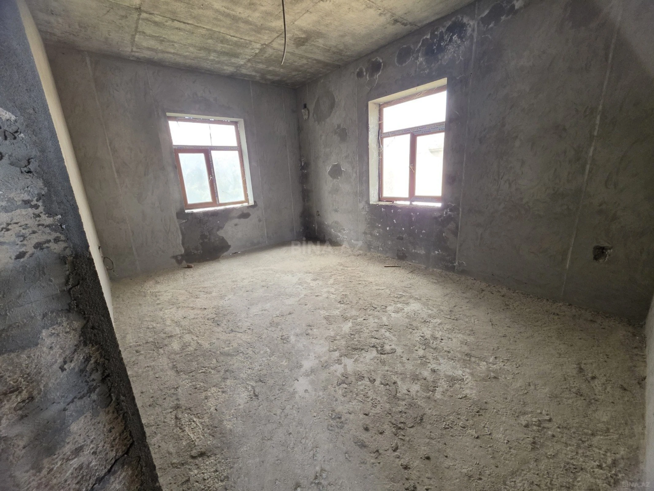 Satılır 10 otaqlı həyət evi 650 m²