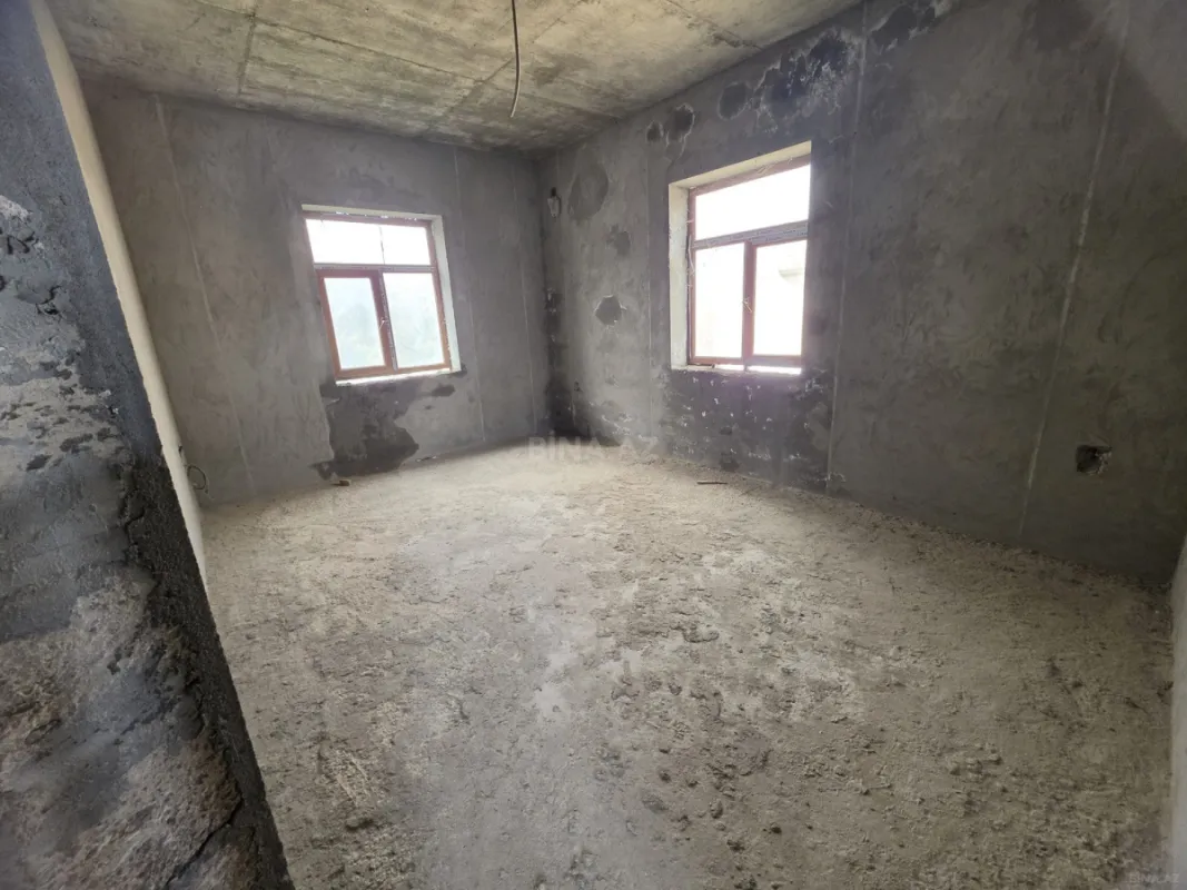 Satılır 10 otaqlı həyət evi 650 m²