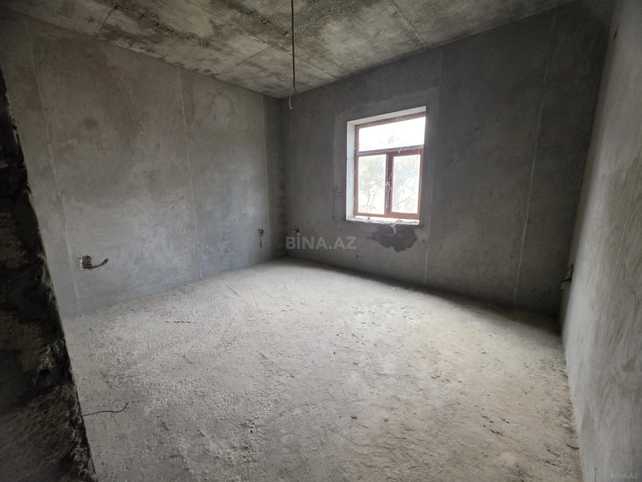 Satılır 10 otaqlı həyət evi 650 m²