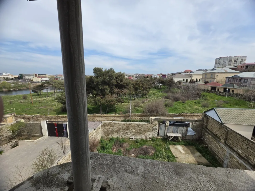 Satılır 10 otaqlı həyət evi 650 m²