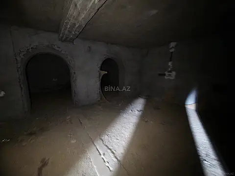 Satılır 10 otaqlı həyət evi 650 m²