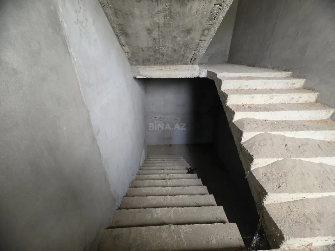 Satılır 10 otaqlı həyət evi 650 m²