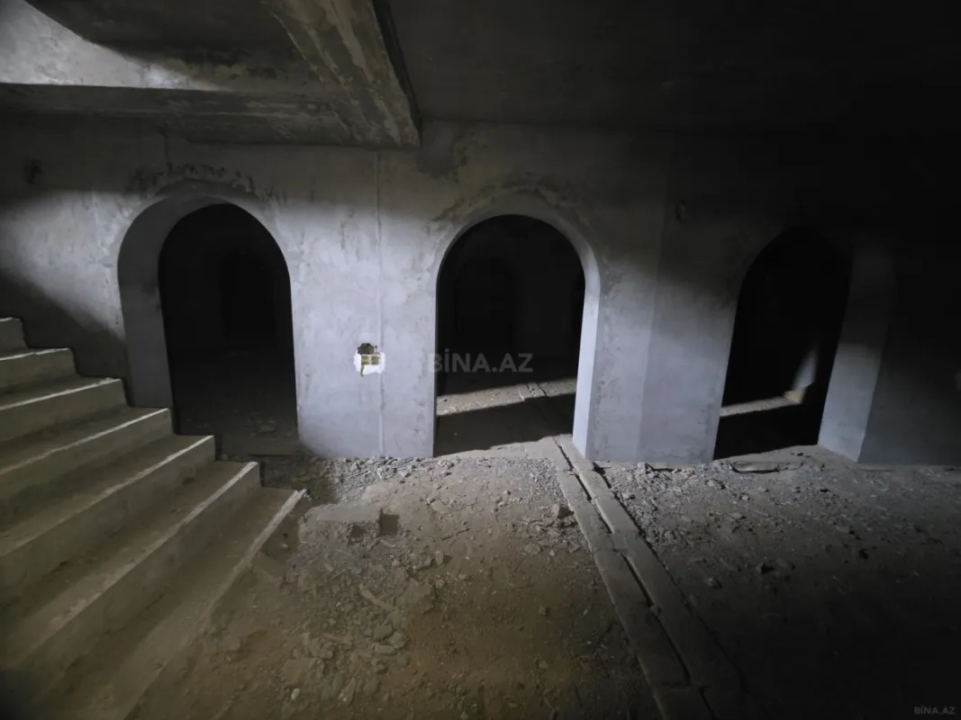 Satılır 10 otaqlı həyət evi 650 m²