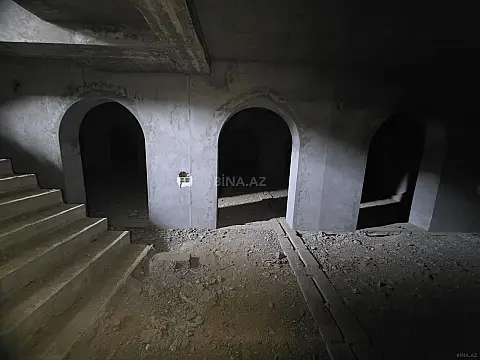 Satılır 10 otaqlı həyət evi 650 m²