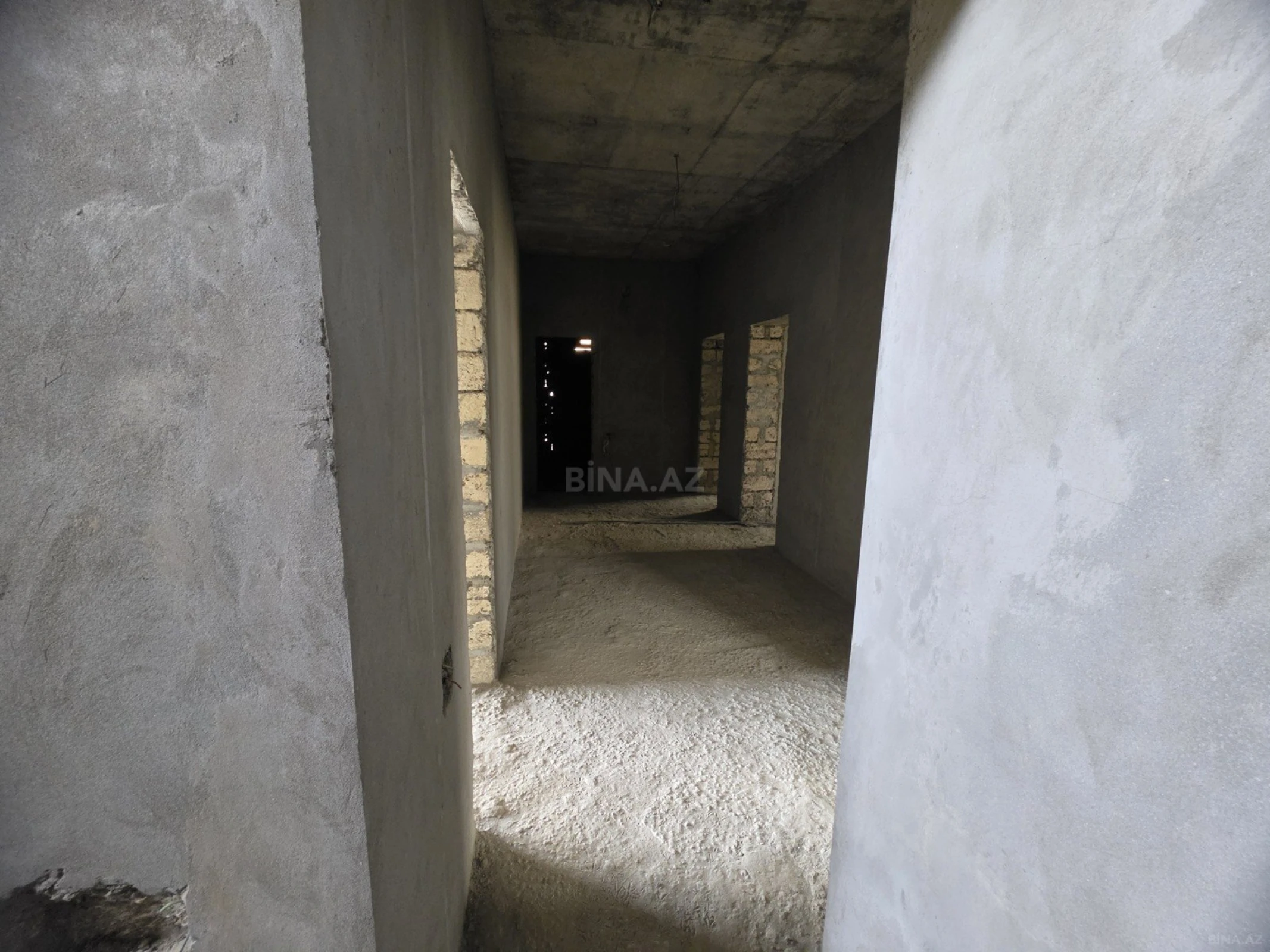 Satılır 10 otaqlı həyət evi 650 m²