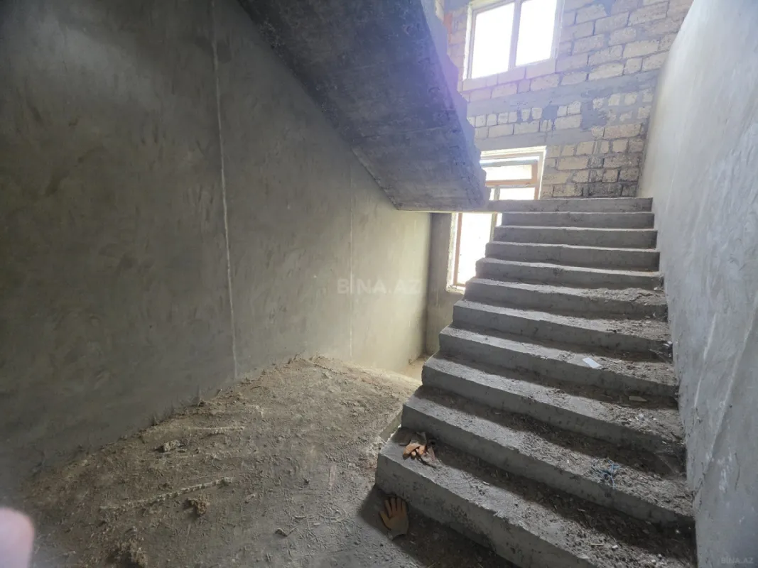 Satılır 10 otaqlı həyət evi 650 m²