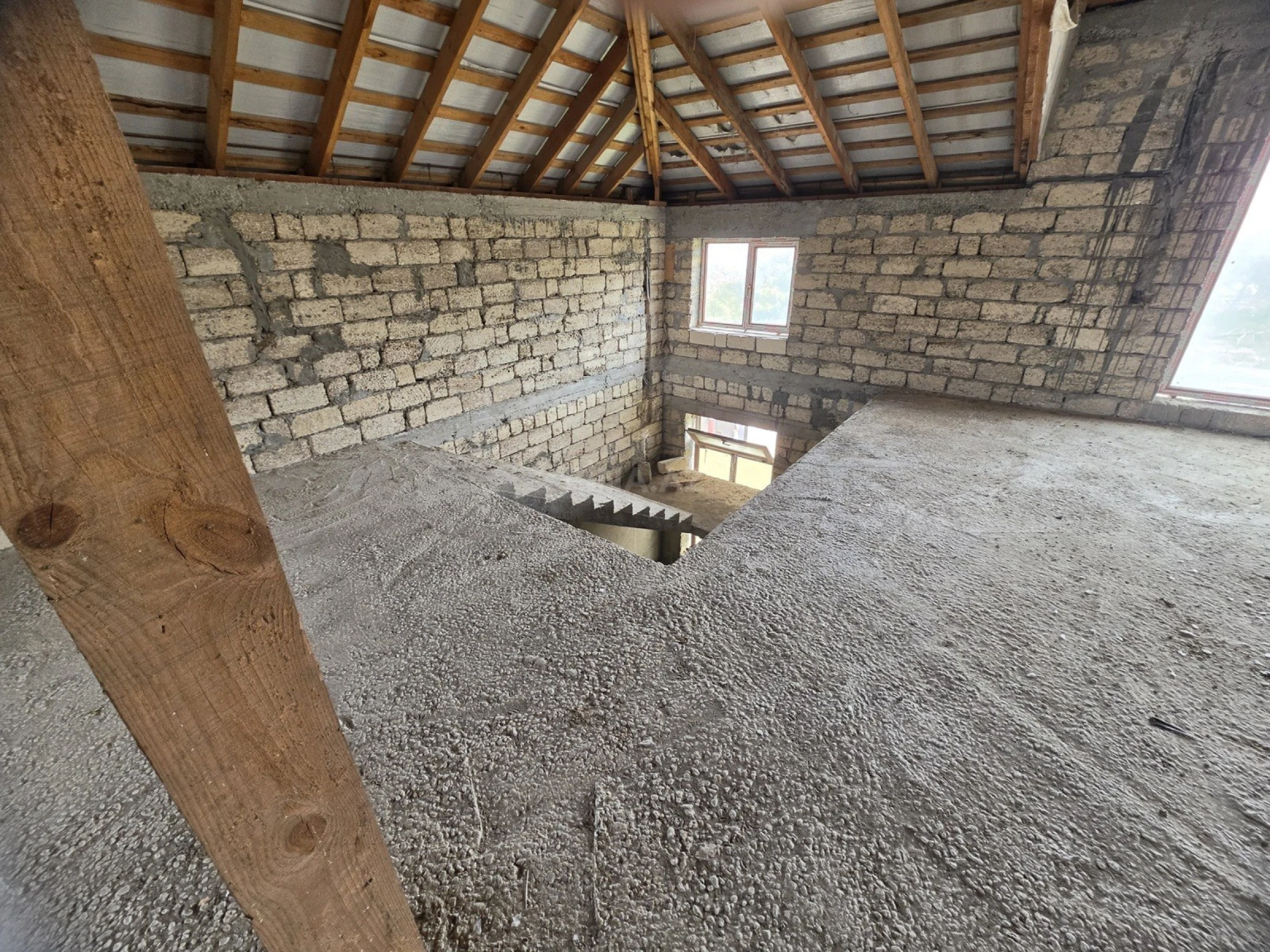 Satılır 10 otaqlı həyət evi 650 m²
