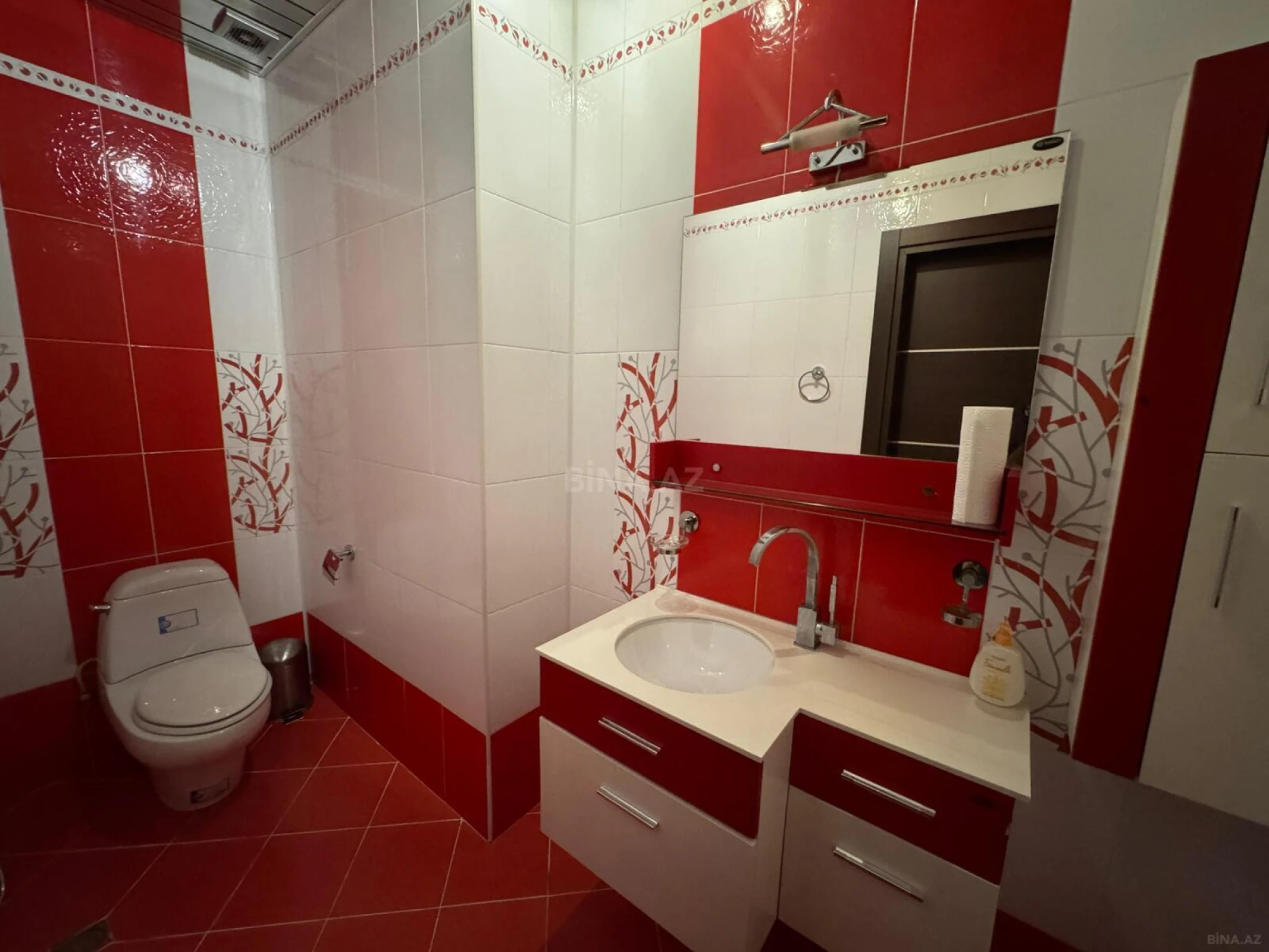 Kirayə verilir 2 otaqlı mənzil 110 m²