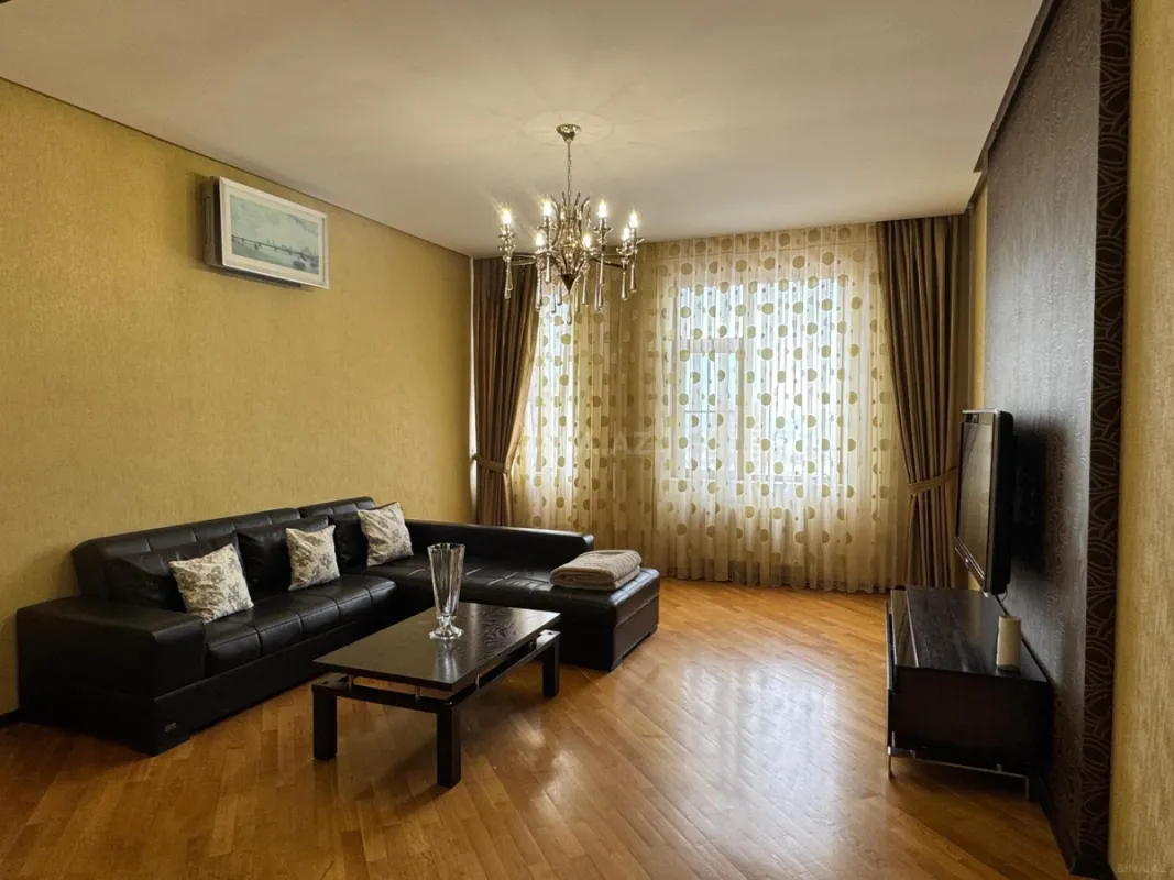 Kirayə verilir 2 otaqlı mənzil 110 m²