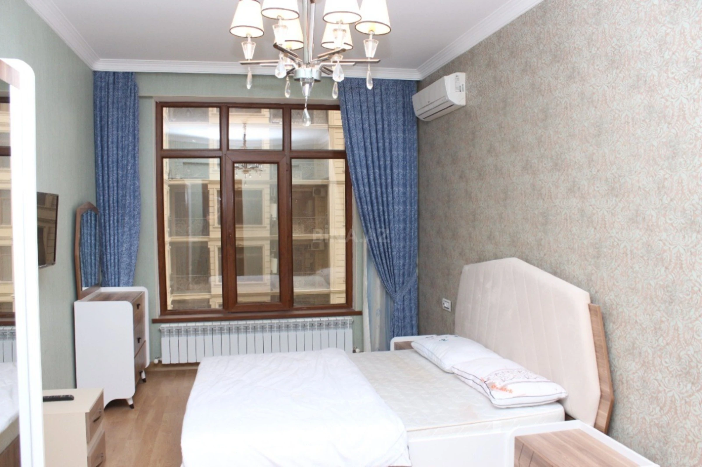 Satılır 4 otaqlı mənzil 220 m²