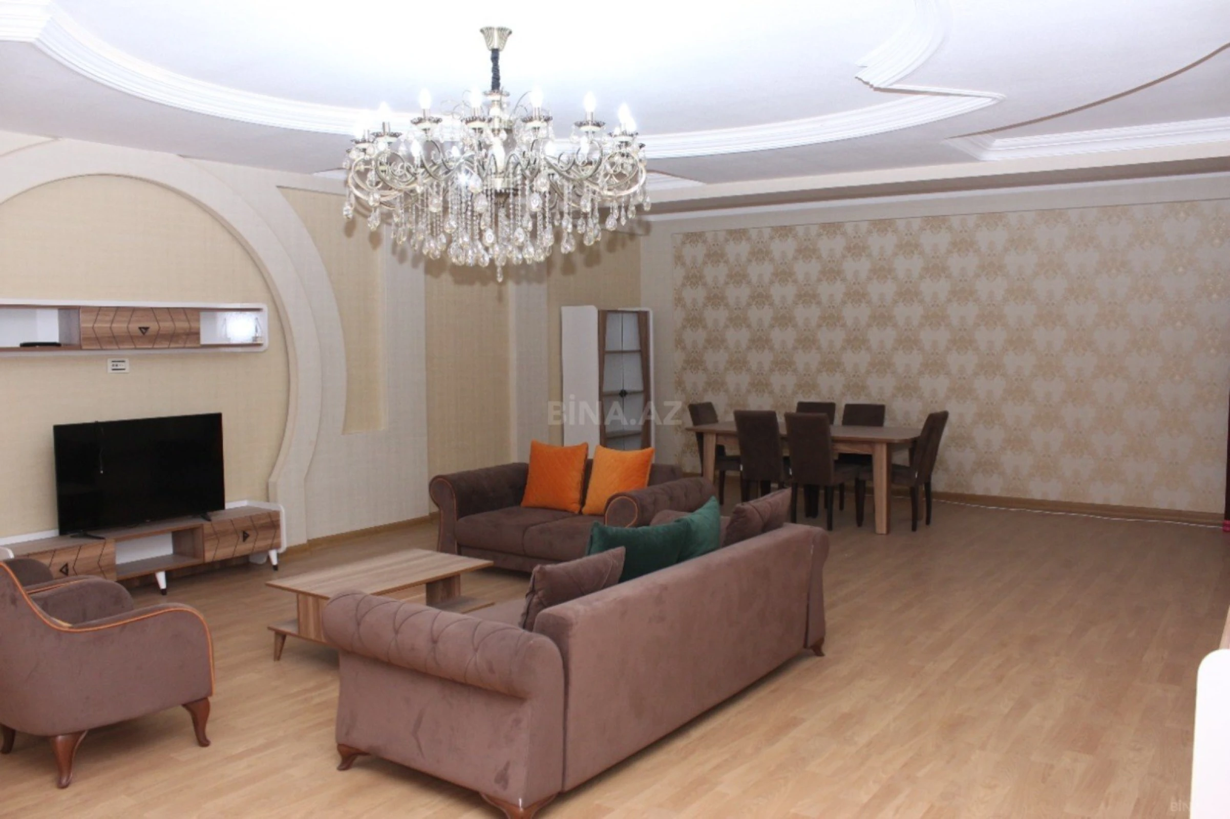 Satılır 4 otaqlı mənzil 220 m²