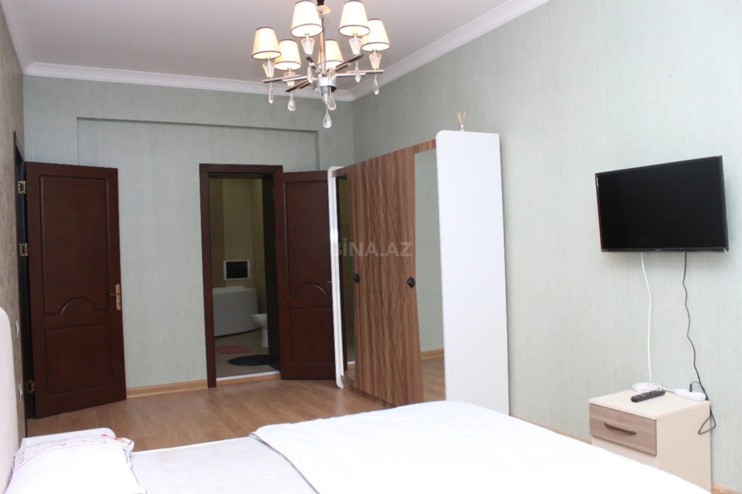 Satılır 4 otaqlı mənzil 220 m²