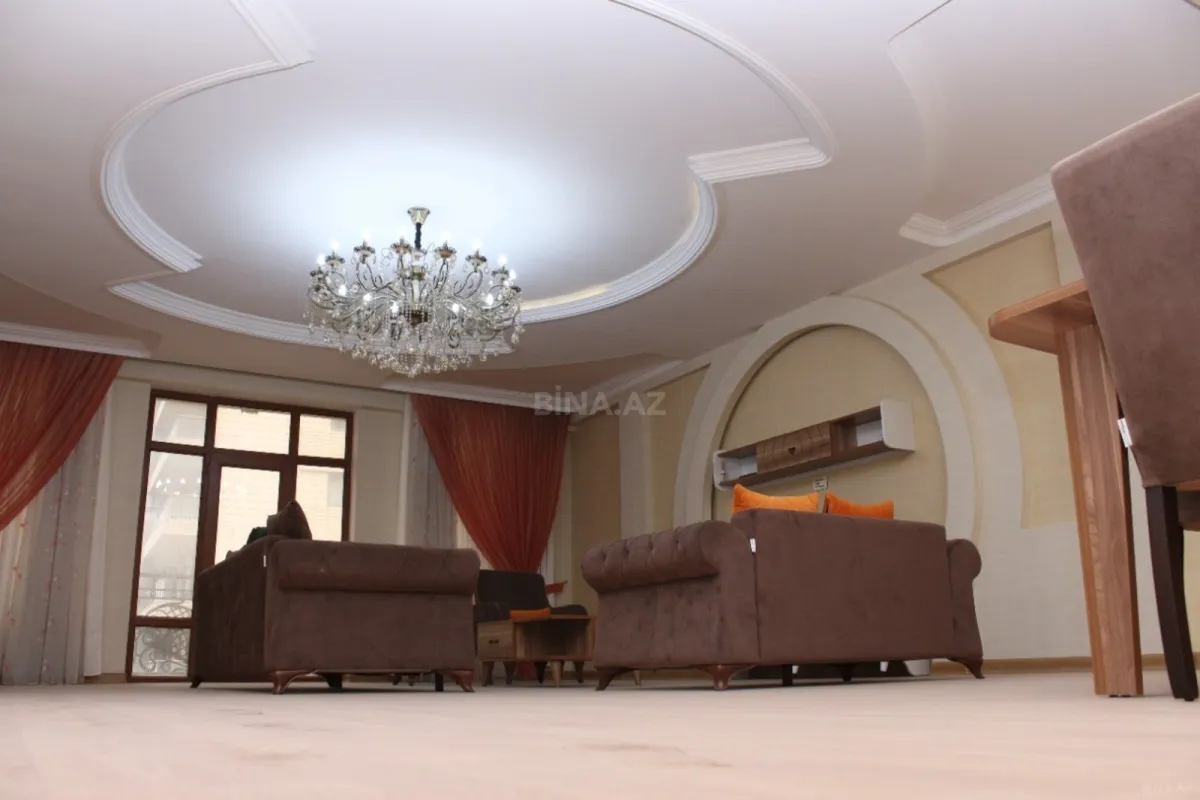 Satılır 4 otaqlı mənzil 220 m²