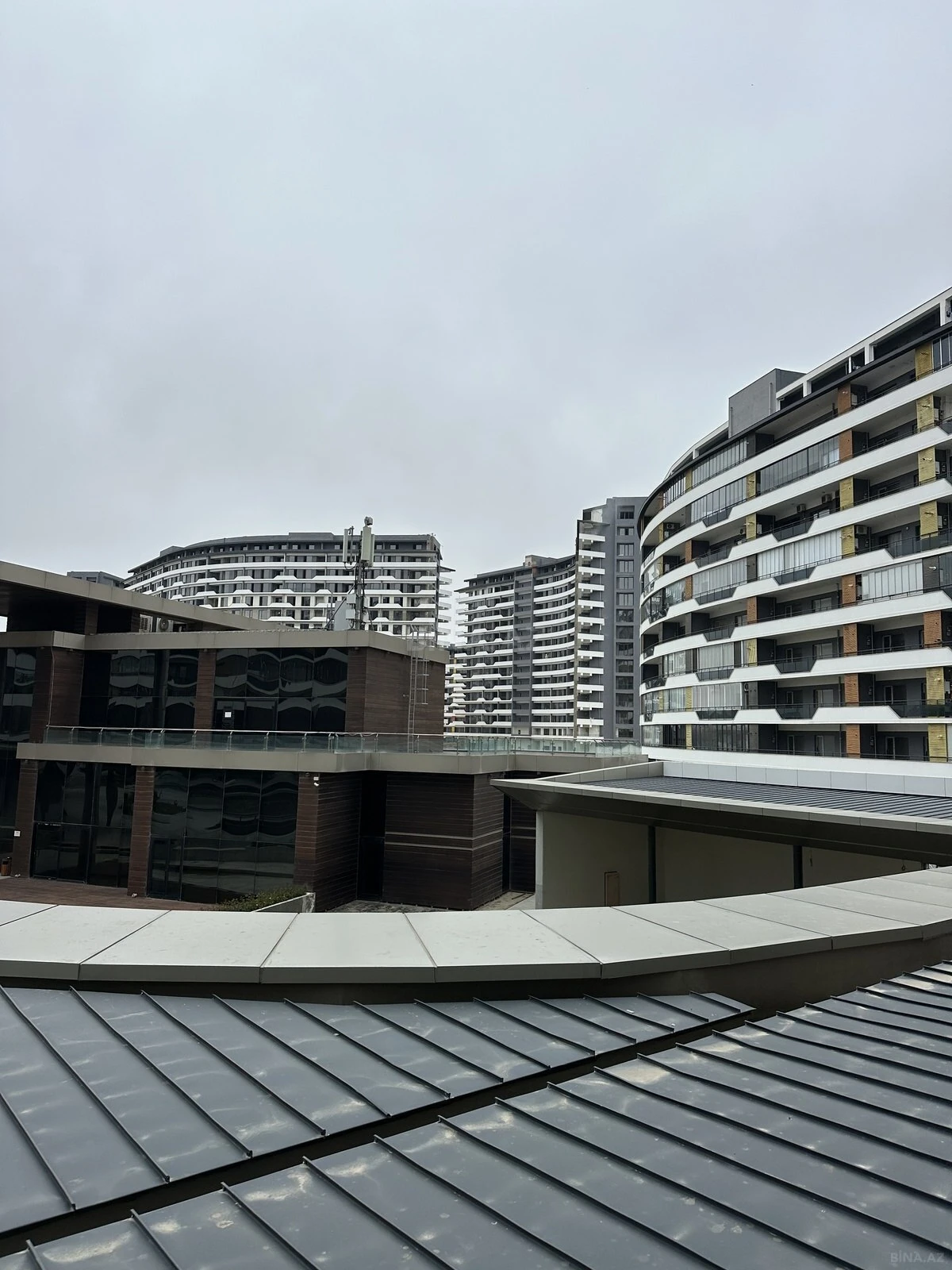 Satılır 3 otaqlı mənzil 113 m²