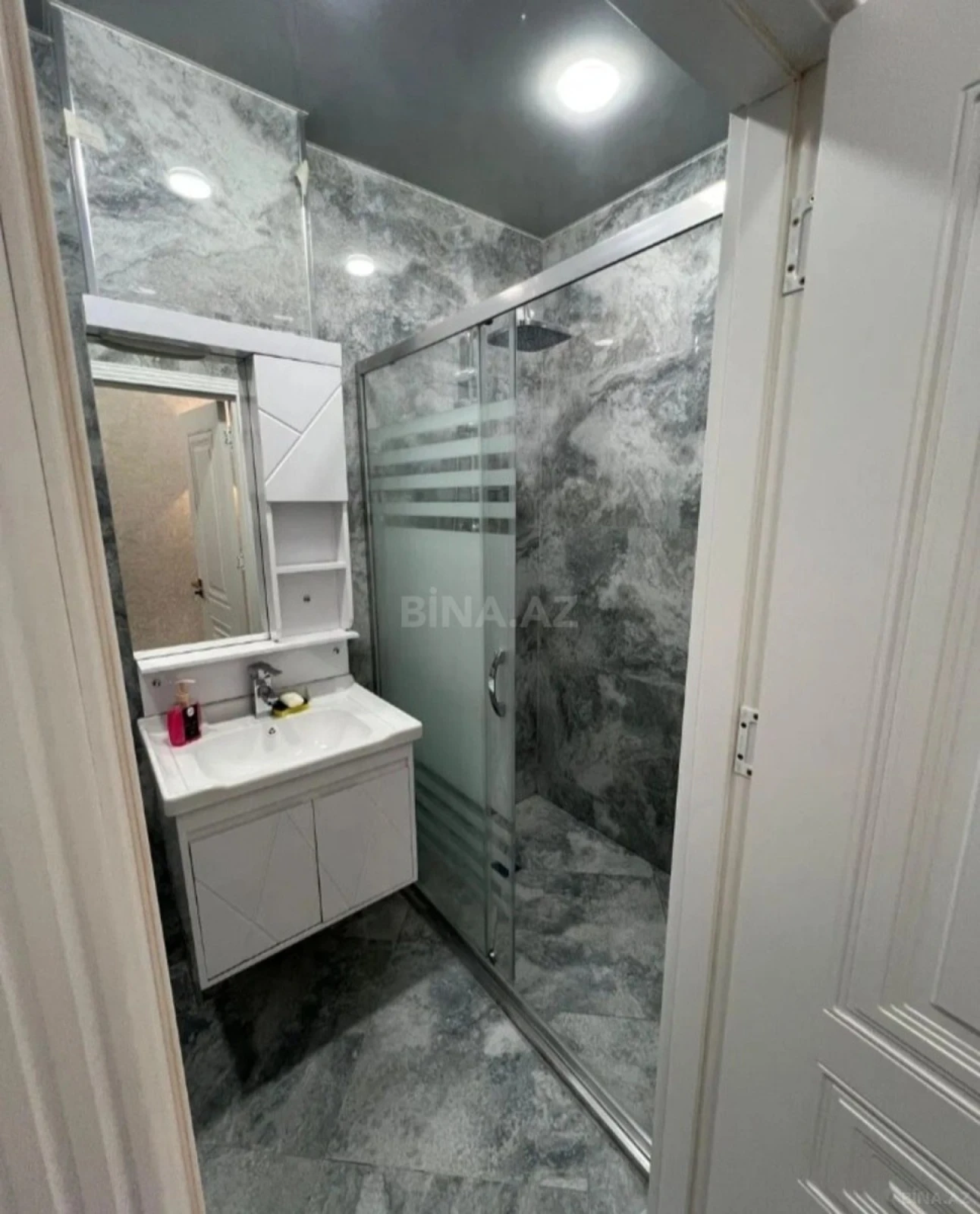 Kirayə verilir 2 otaqlı mənzil 60 m²