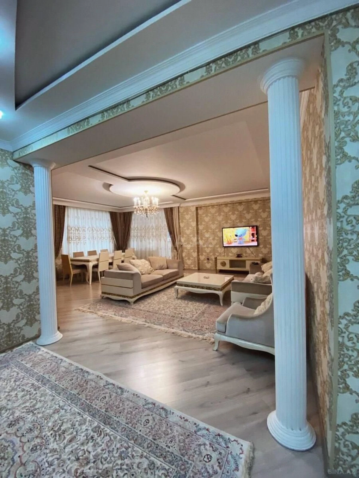 Satılır 4 otaqlı mənzil 190 m²