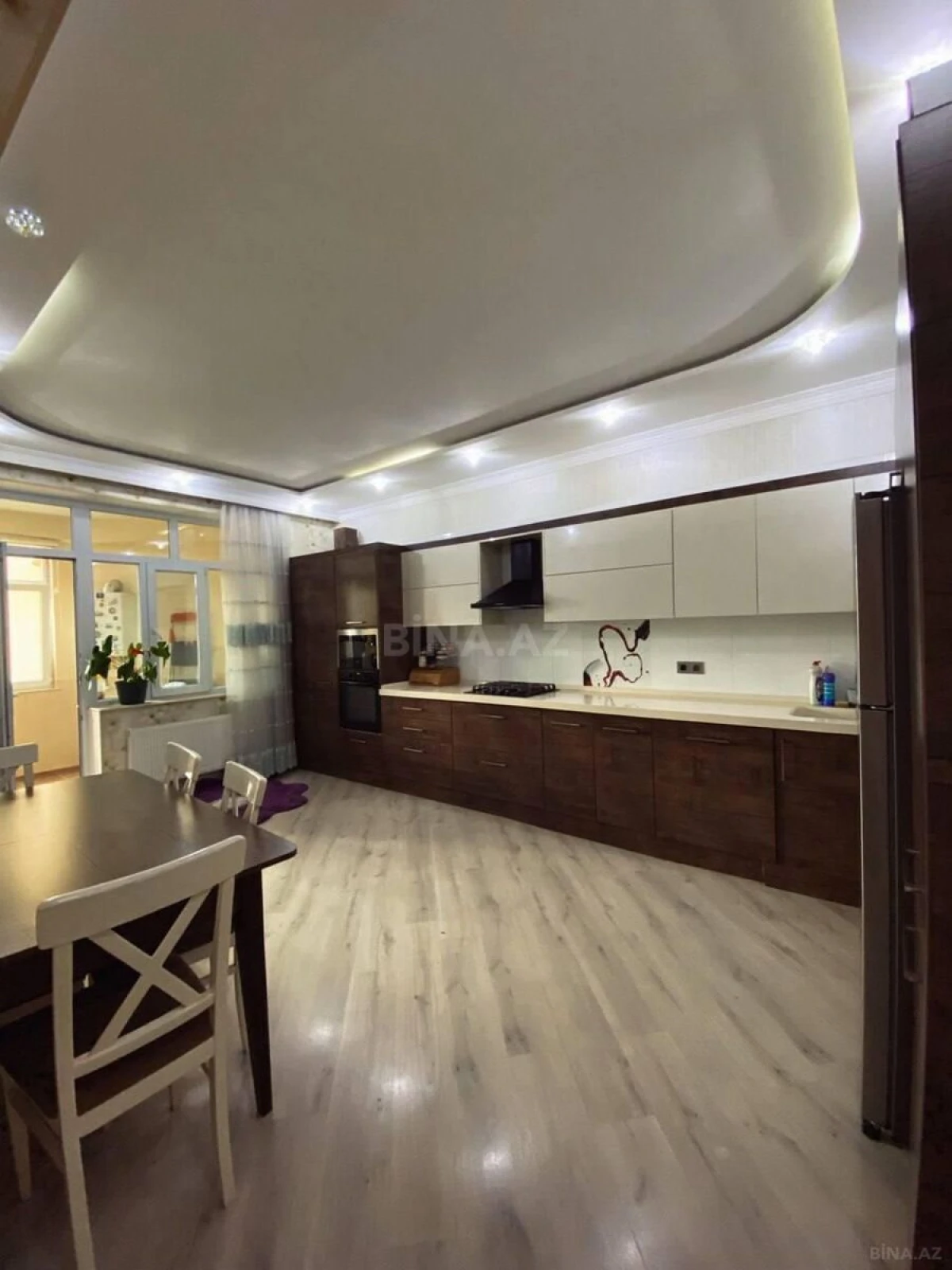 Satılır 4 otaqlı mənzil 190 m²