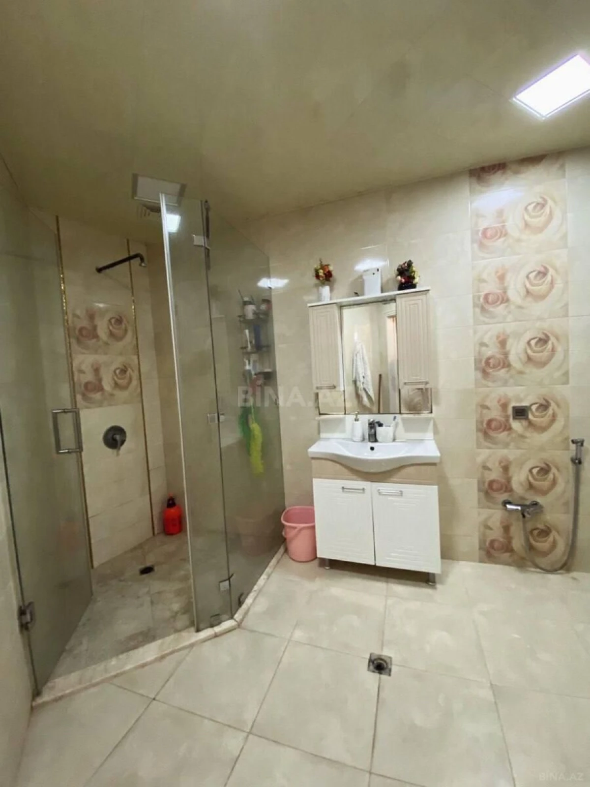 Satılır 4 otaqlı mənzil 190 m²