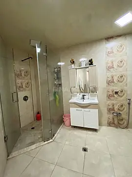 Satılır 4 otaqlı mənzil 190 m²