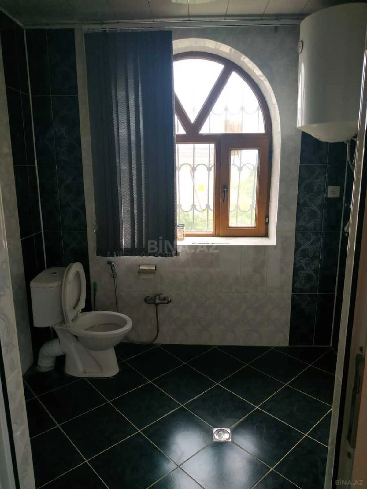 Satılır 8 otaqlı həyət evi 320 m²