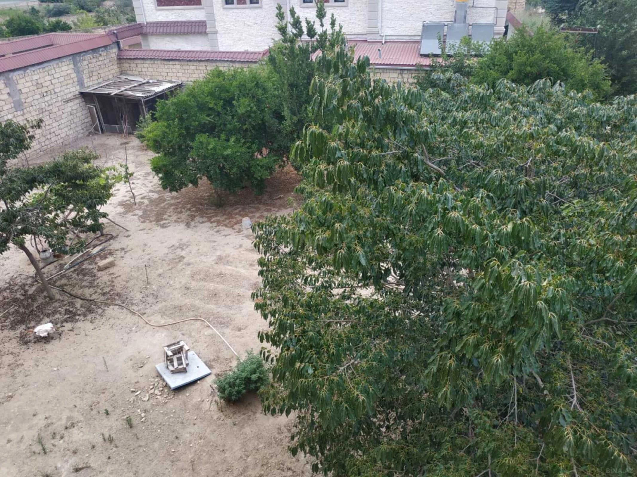 Satılır 8 otaqlı həyət evi 320 m²