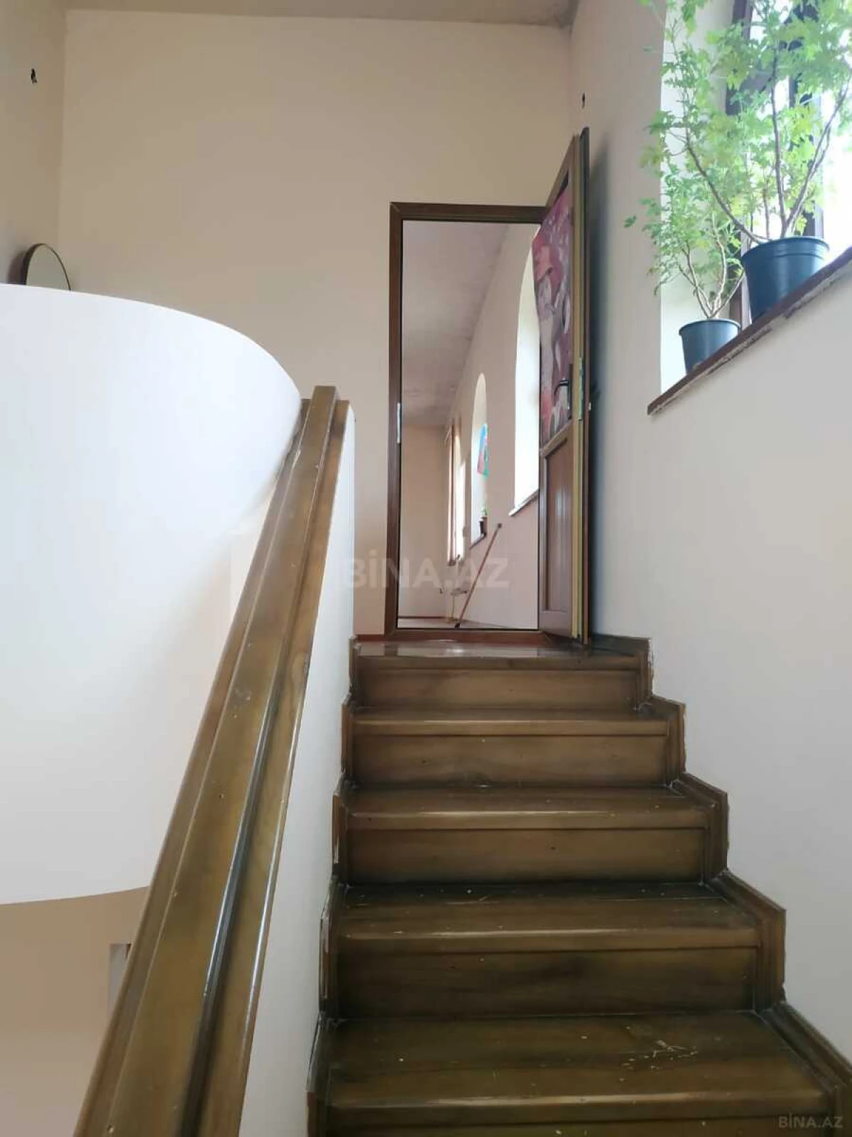 Satılır 8 otaqlı həyət evi 320 m²