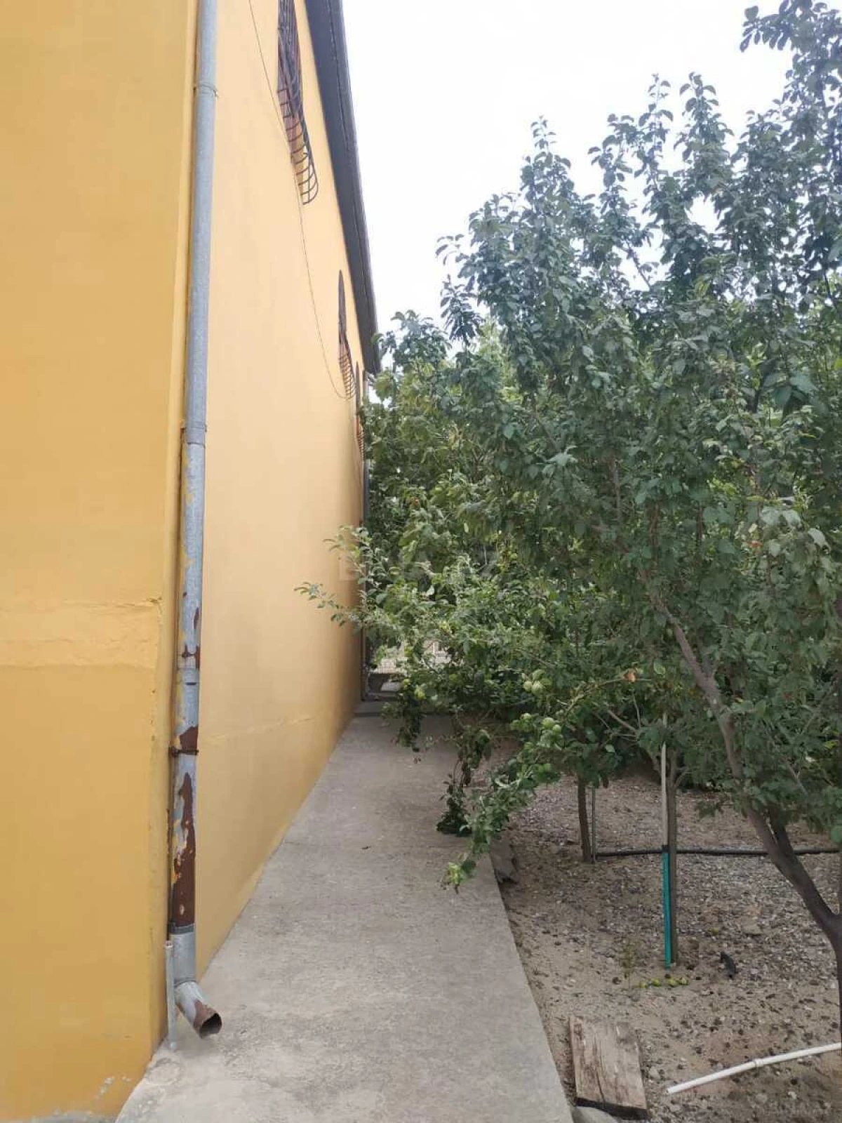Satılır 8 otaqlı həyət evi 320 m²