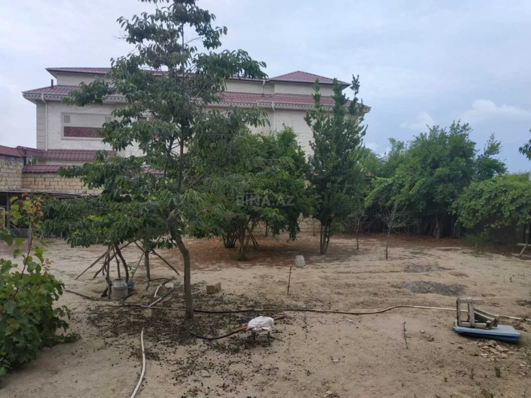Satılır 8 otaqlı həyət evi 320 m²