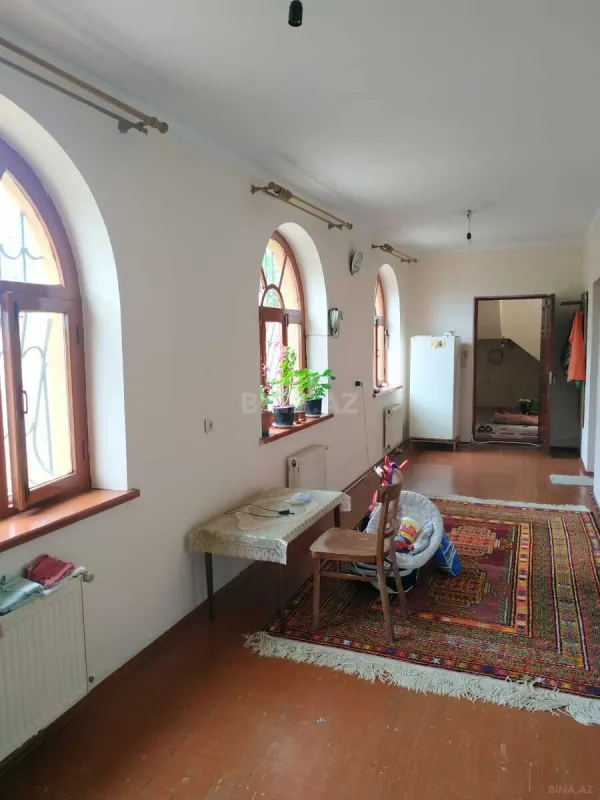 Satılır 8 otaqlı həyət evi 320 m²