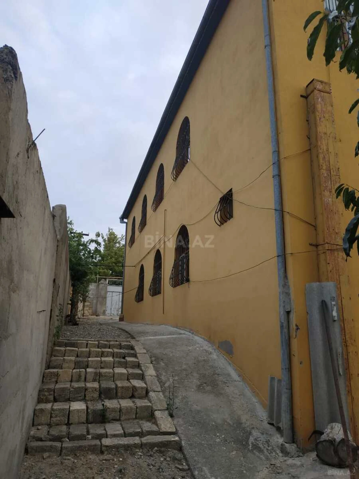 Satılır 8 otaqlı həyət evi 320 m²