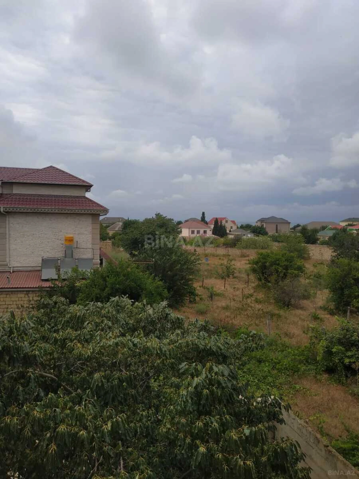 Satılır 8 otaqlı həyət evi 320 m²